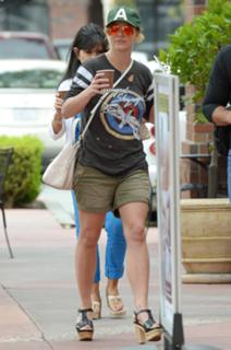 Britney Spears feet photo thumbnail