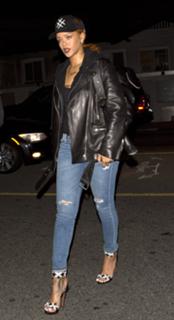 Rihanna feet photo thumbnail