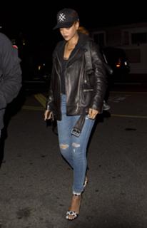 Rihanna feet photo thumbnail