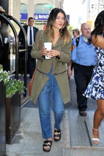 Jessica Szohr feet photo thumbnail