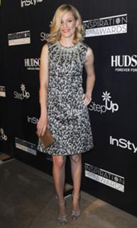 Elizabeth Banks feet photo thumbnail