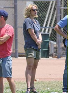 Britney Spears feet photo thumbnail