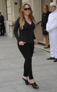Mariah Carey feet photo thumbnail