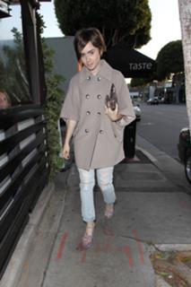 Lily Collins feet photo thumbnail
