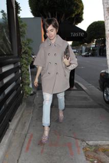 Lily Collins feet photo thumbnail