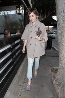 Lily Collins feet photo thumbnail