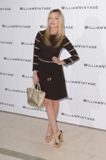 Laura Whitmore feet photo thumbnail