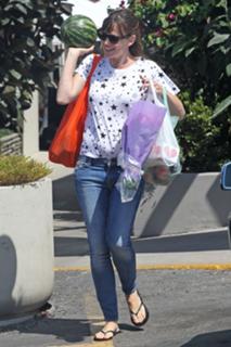Jennifer Garner feet photo thumbnail