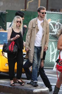 Dakota Fanning feet photo thumbnail