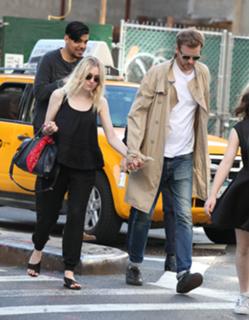 Dakota Fanning feet photo thumbnail