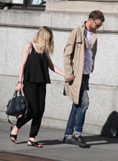 Dakota Fanning feet photo thumbnail