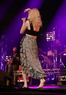 Pixie Lott feet photo thumbnail