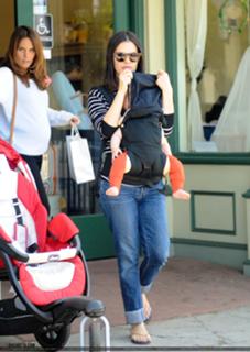 Rachel Bilson feet photo thumbnail