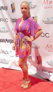 Kendra Wilkinson feet photo thumbnail