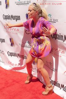 Kendra Wilkinson feet photo thumbnail