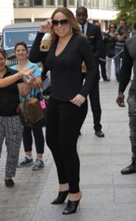Mariah Carey feet photo thumbnail