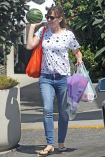 Jennifer Garner feet photo thumbnail