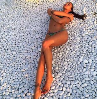 Belén Rodríguez feet photo thumbnail