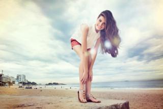 Camila Queiroz feet photo thumbnail
