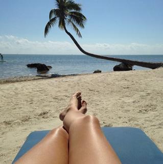 Camila Queiroz feet photo thumbnail
