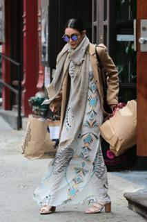 Vanessa Hudgens feet photo thumbnail