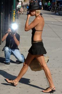 Sienna Miller feet photo thumbnail