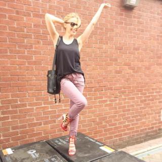 Kylie Minogue feet photo thumbnail