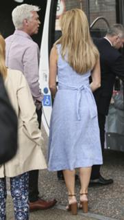 Amanda Holden feet photo thumbnail