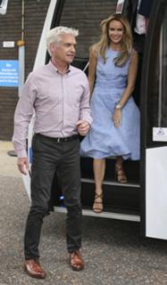 Amanda Holden feet photo thumbnail