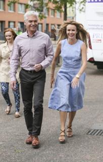 Amanda Holden feet photo thumbnail