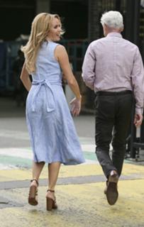 Amanda Holden feet photo thumbnail