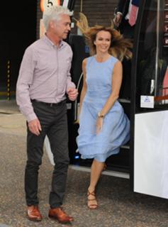 Amanda Holden feet photo thumbnail