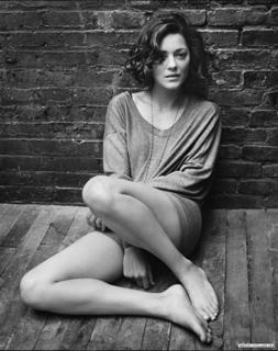 Marion Cotillard feet photo thumbnail