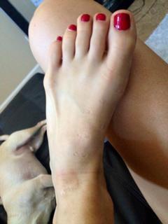 Emma Lovett feet photo thumbnail