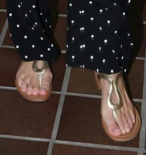 Miranda Kerr feet photo thumbnail