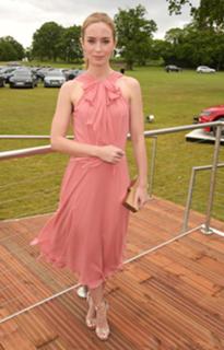 Emily Blunt feet photo thumbnail