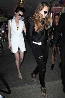 Cara Delevingne feet photo thumbnail