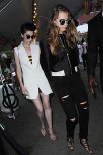 Cara Delevingne feet photo thumbnail