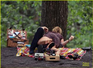 Amy Schumer feet photo thumbnail