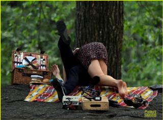 Amy Schumer feet photo thumbnail