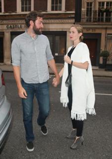 Emily Blunt feet photo thumbnail