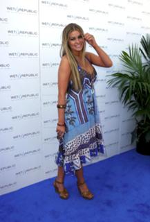 Carmen Electra feet photo thumbnail
