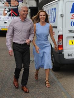 Amanda Holden feet photo thumbnail