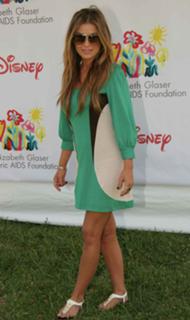 Carmen Electra feet photo thumbnail