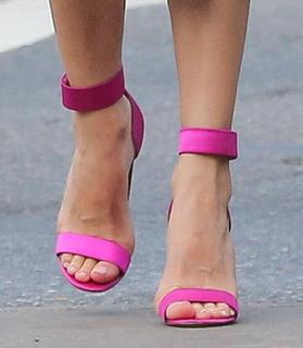 Diane Kruger feet photo thumbnail