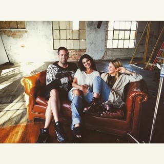 Selena Gomez feet photo thumbnail