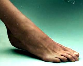 Gisele Bündchen feet photo thumbnail