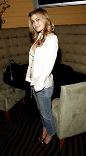 Carmen Electra feet photo thumbnail