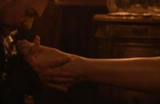Lucy Lawless feet photo thumbnail