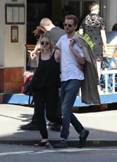 Dakota Fanning feet photo thumbnail